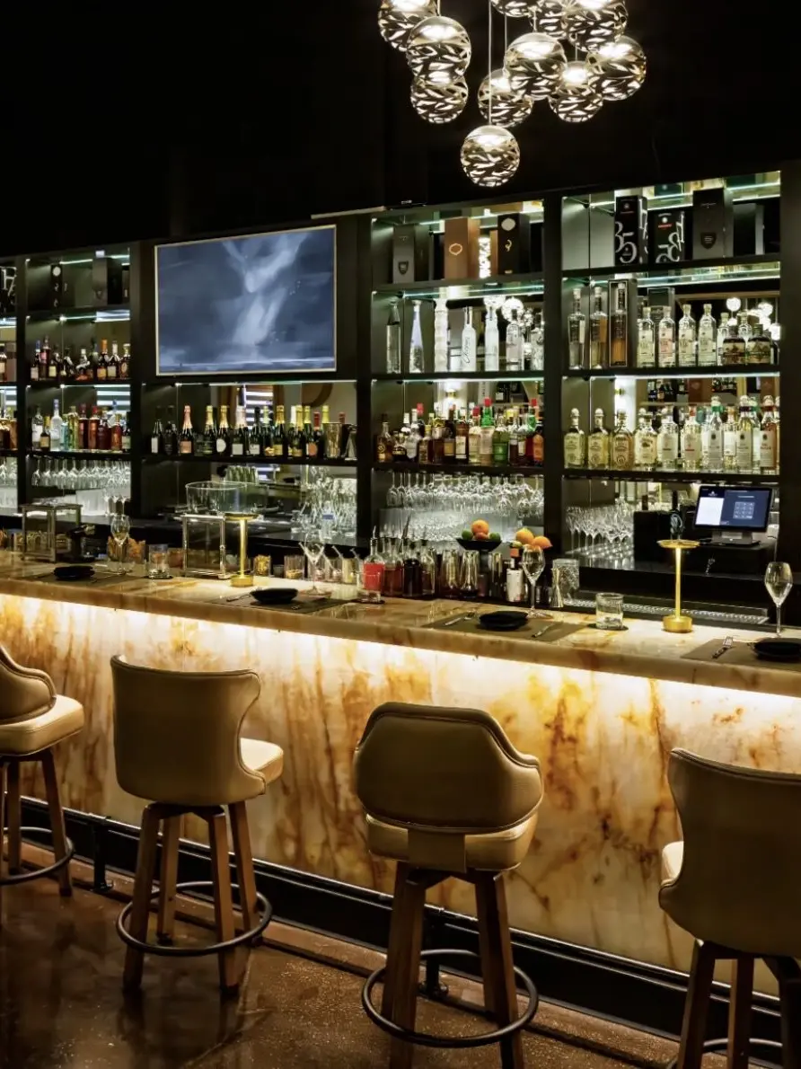 WaryGlass7679의 Green Fox at the Bar