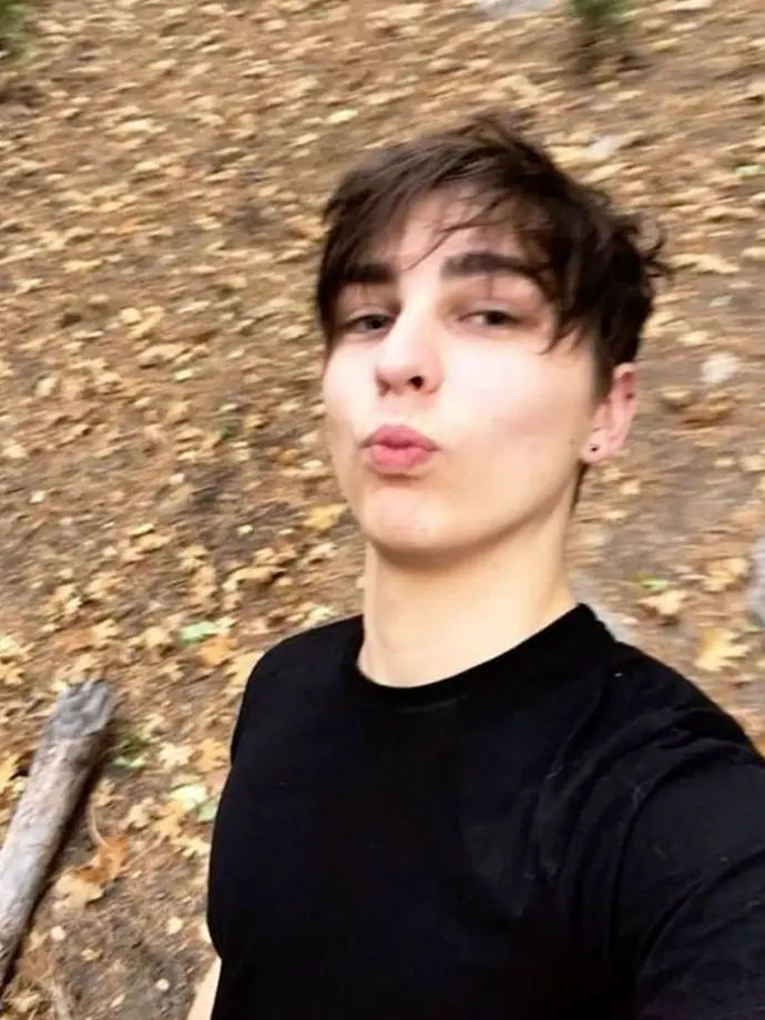 Xoxo_pigeon1_xoxo의 Colby Brock free plot