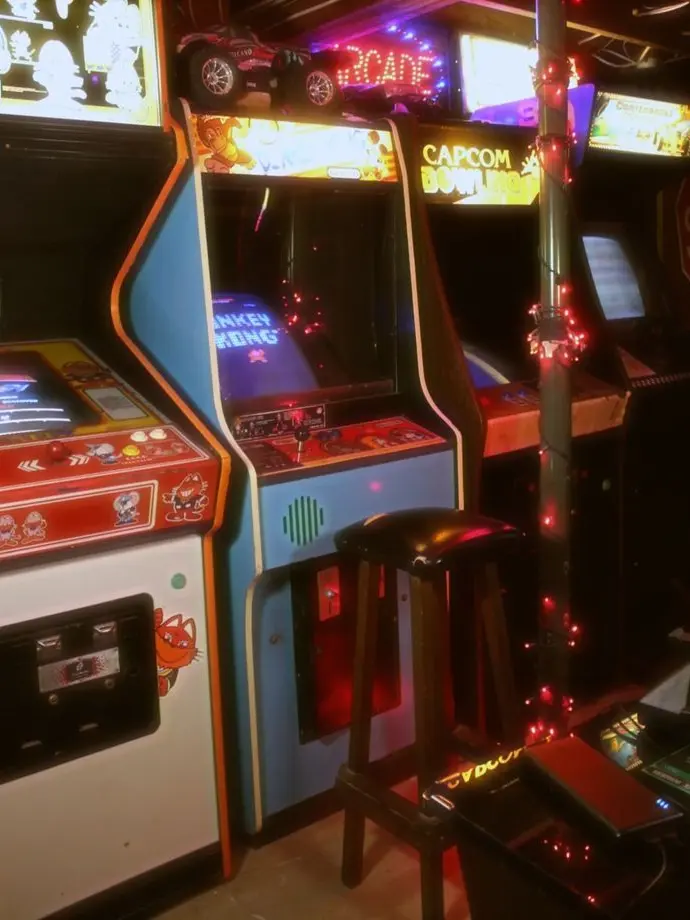 farawaytimes의 'Arcade Problems'