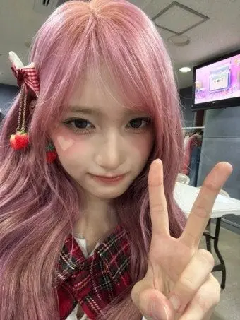 GloomyGown5127의 급식왕인데 사각관계라니!