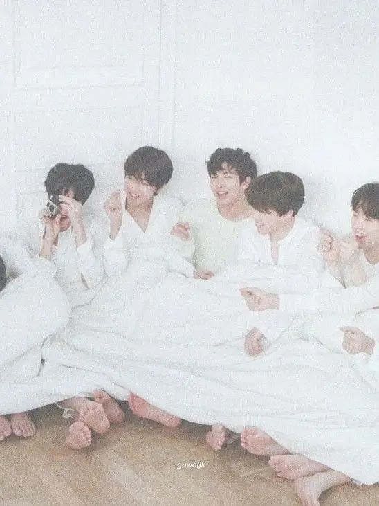 SureShock8811의 BTS Dorm Chaos