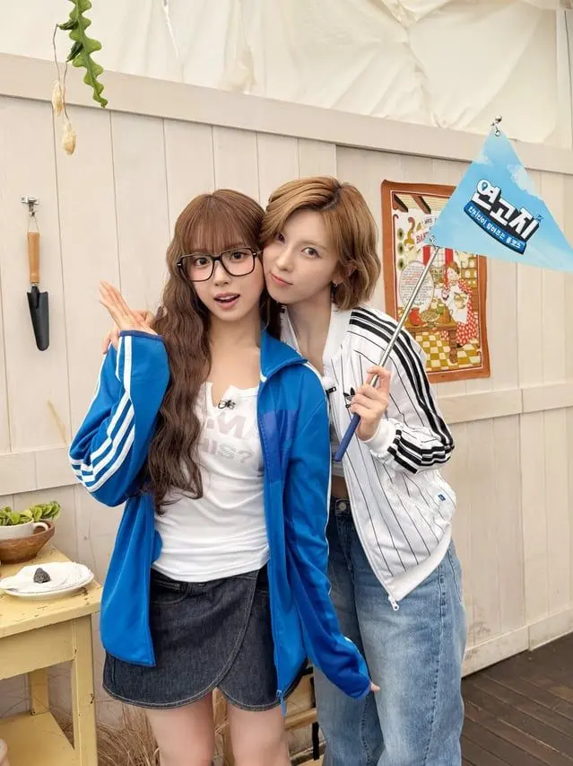 SlowHorn4602의 NMIXX's Bae and Jiwoo (Double Booked AirBnB)