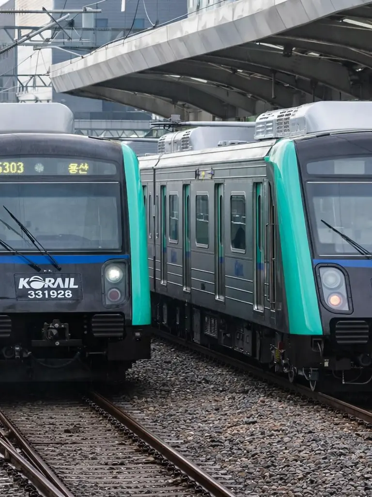 contain_Seoul의 경의중앙선, 경춘선과의 대화