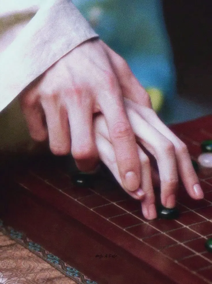 DKI의 먹은 덧칠 할수록 구멍이 뚫리고