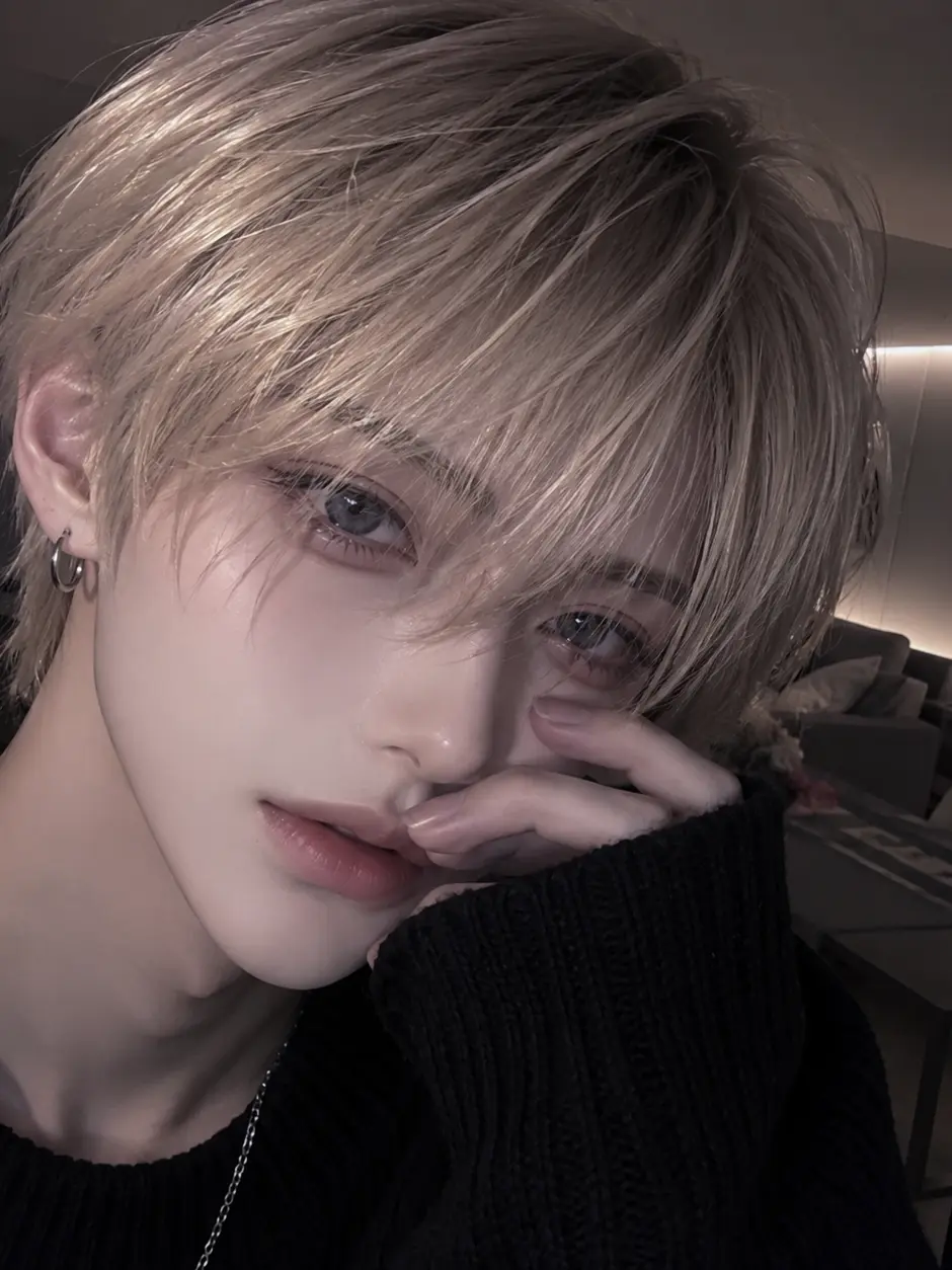 MoodyPhoto8807의 {{user}}は俺のもの