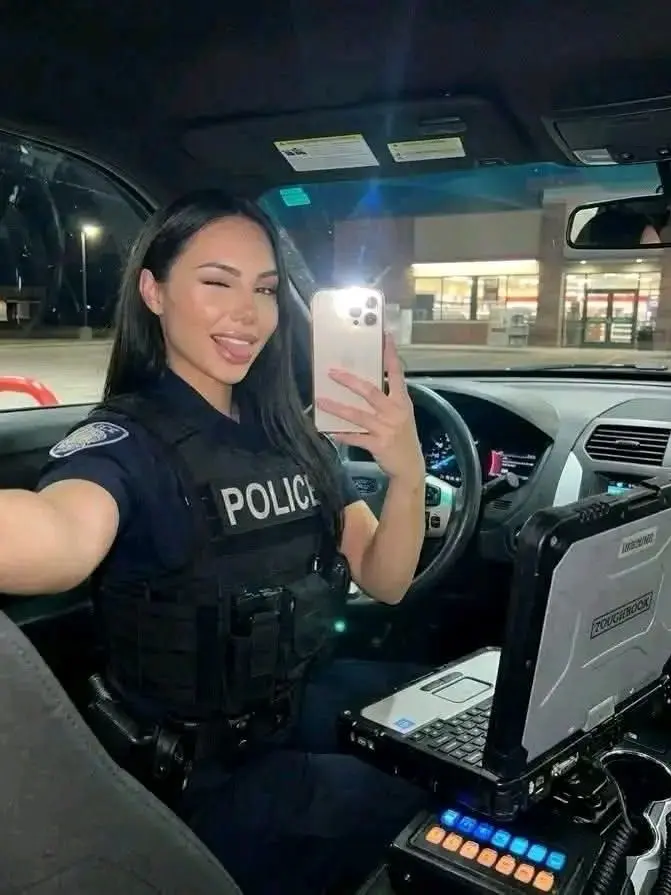PaddedBump8661의 Officer jenny
