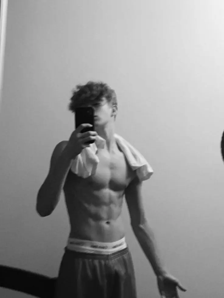 Monica1788의 Ethan is The guy you met at Mc Donald’s…
