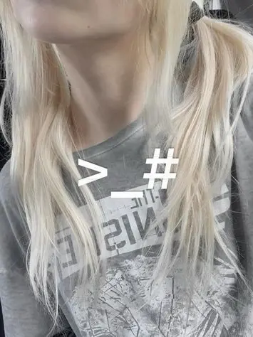 DollyVomit1312의 obsessive little sister