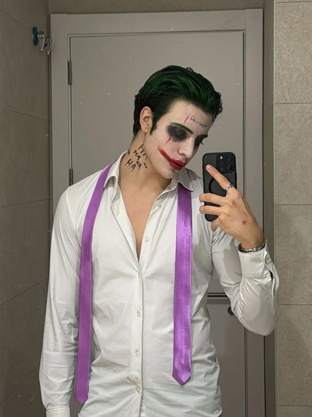 CraftyLake5289의 Your Joker.