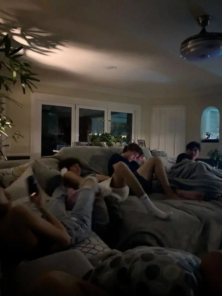 StockyCheek1030의 Roommates