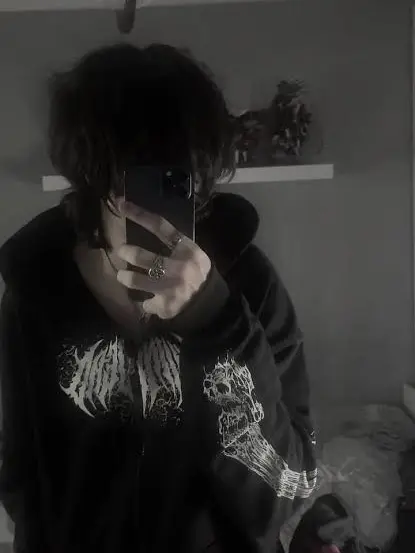 RunnyShark2562의 Evan (this is highkey my bf)