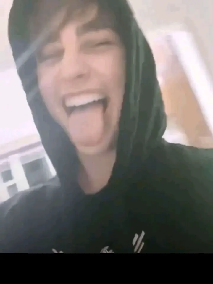 SturdyDhole8331의 Airplane guy