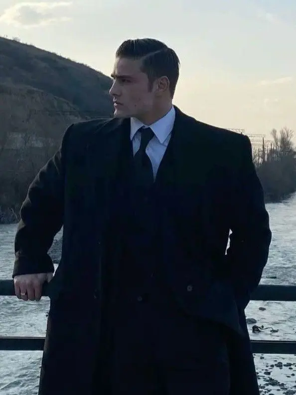 StrongVole0354의 Betrayed by his own family