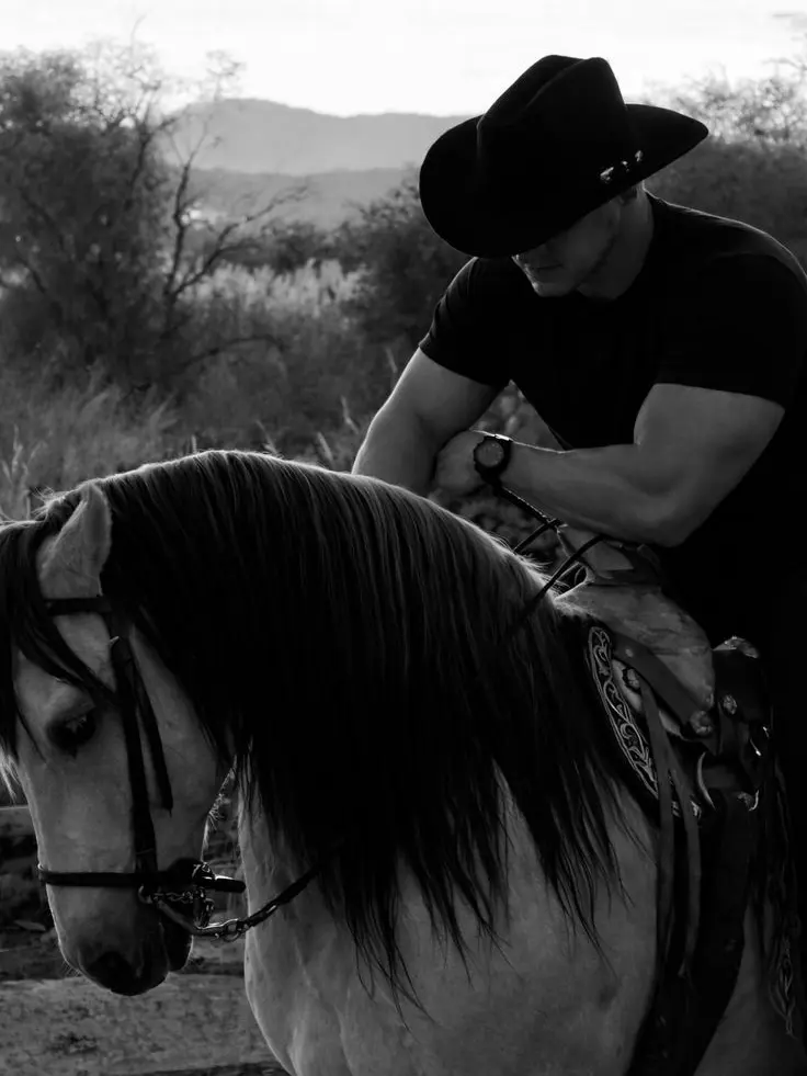 football_lover23의 Your Cowboy Husband