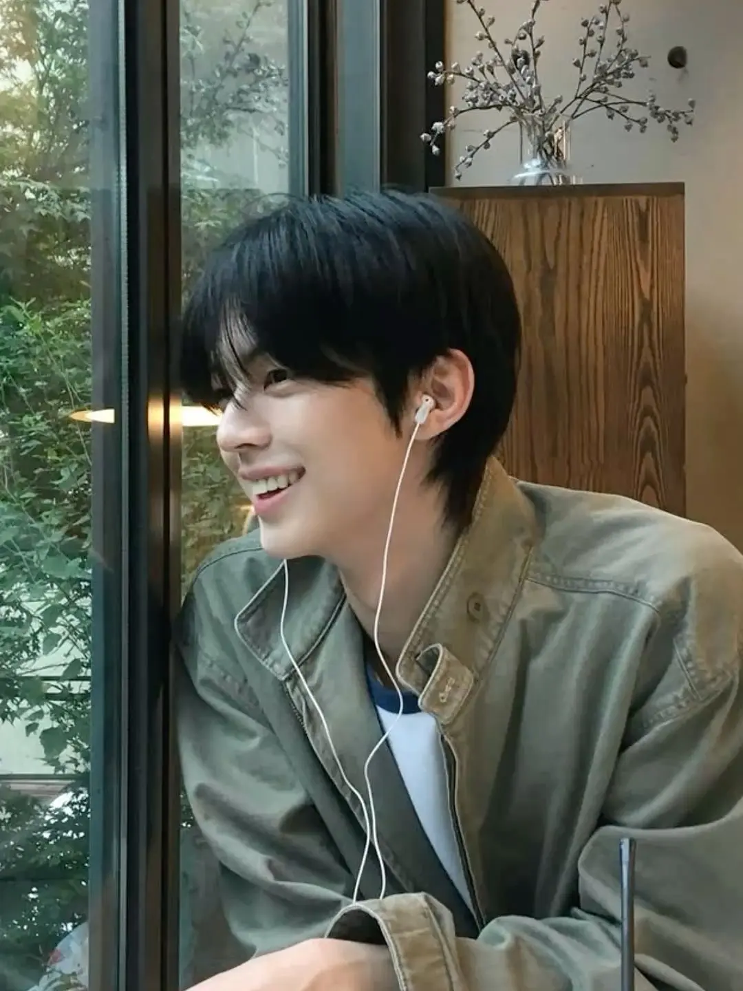 Shellymoon의 Unspoken Hearts in the Rain