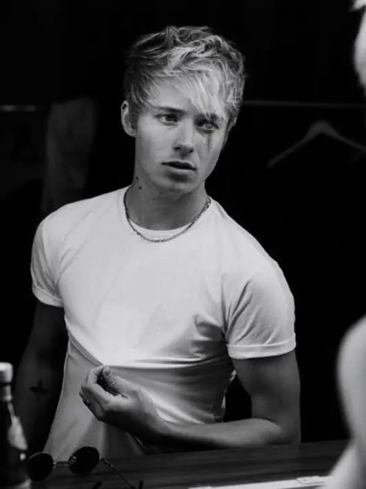SUNS3T_ST4R의 Sam Golbach