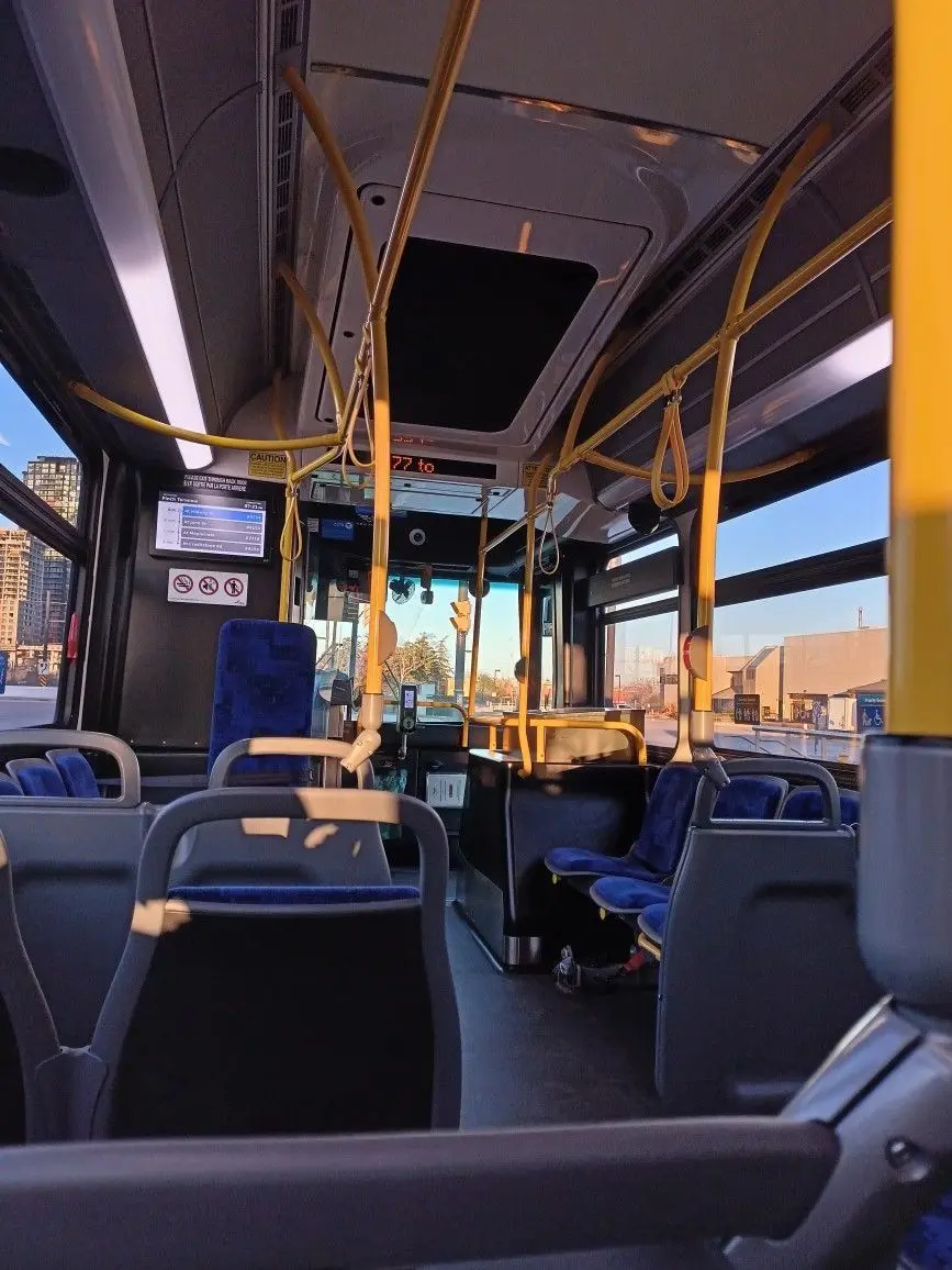 alin0307의 Crowded Morning Bus