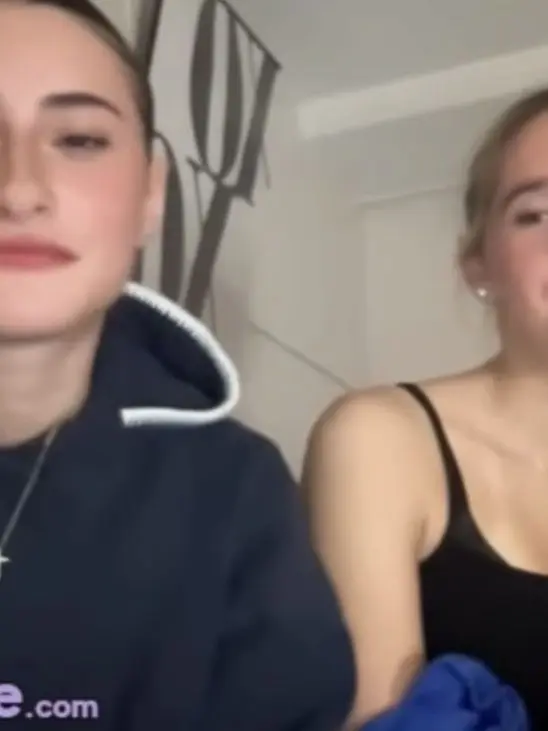 charliemckirky의 2 friends on omegle