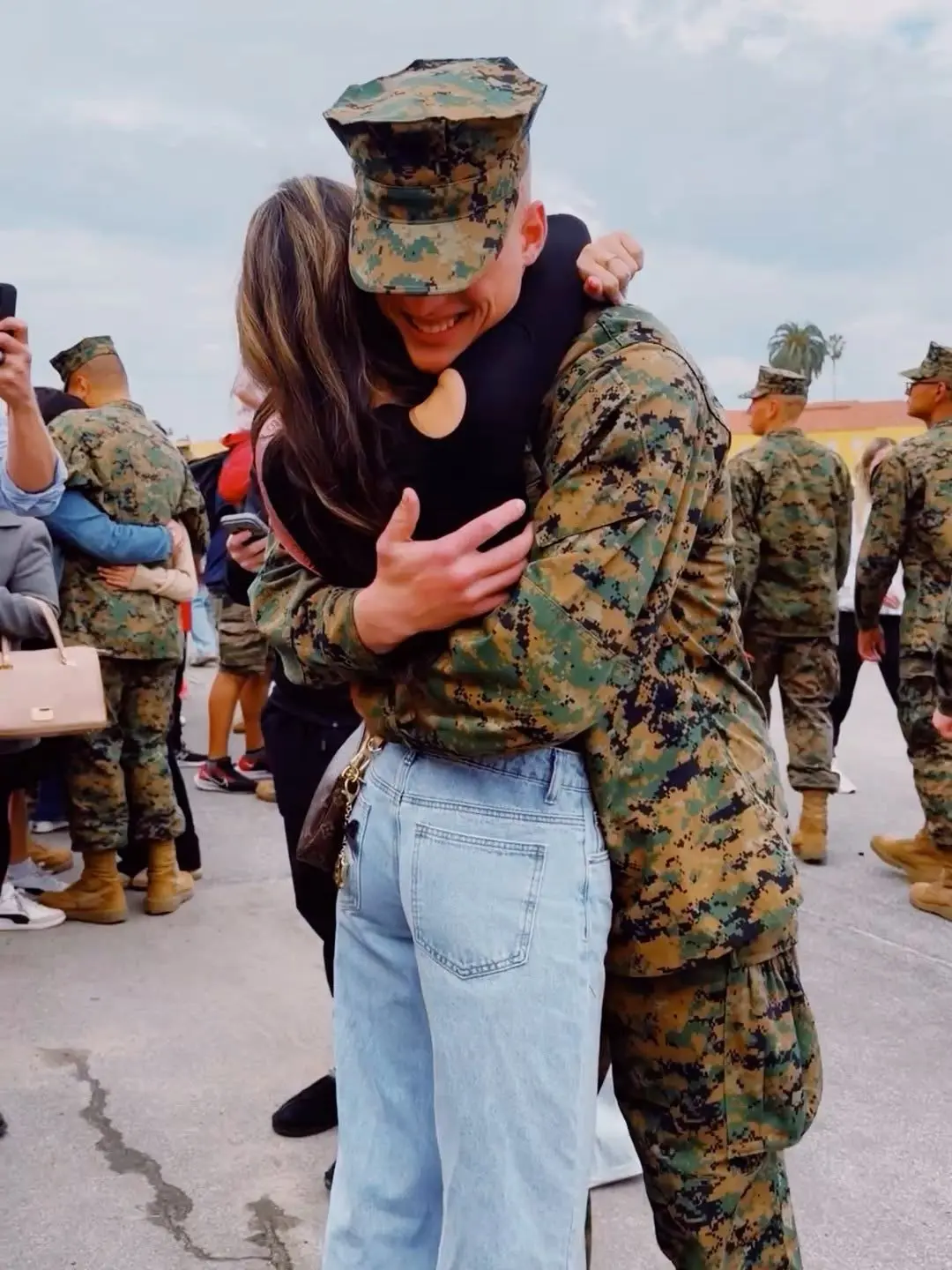 HerBooksComeToLife_Only_Ana.의 𝓑𝓮𝔂𝓸𝓷𝓭 𝓣𝓱𝓮 𝓤𝓷𝓲𝓯𝓸𝓻𝓶 🇺🇸