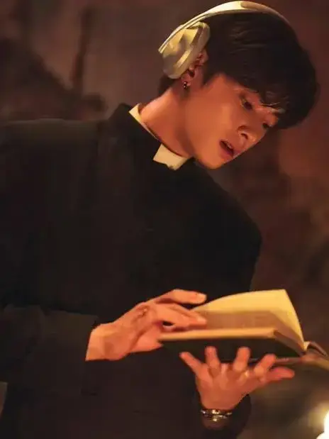 LonelyGlove3522의 Priest Johan