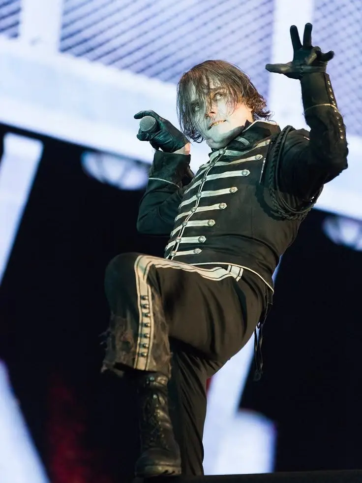 Mikes_pebbles의 Gerard way