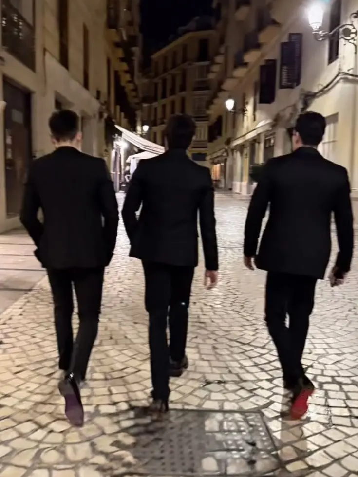 Moonlightsky123의 Your three bodyguards