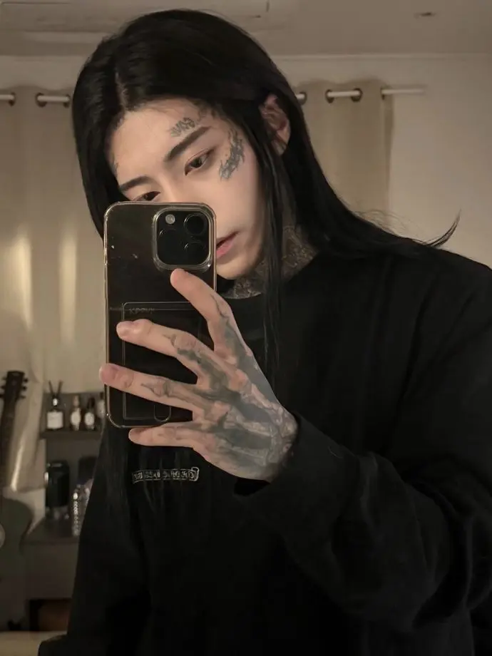 ShortChime5343의 Familiar Obsession