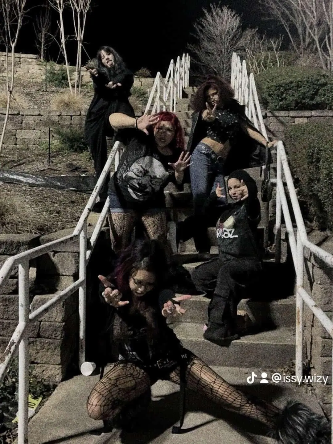 nasiyahcoo의 The alternative friend group