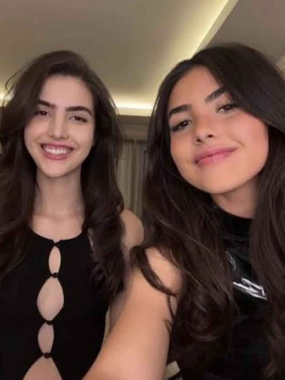 IndigoHost2726의 The Botez sisters