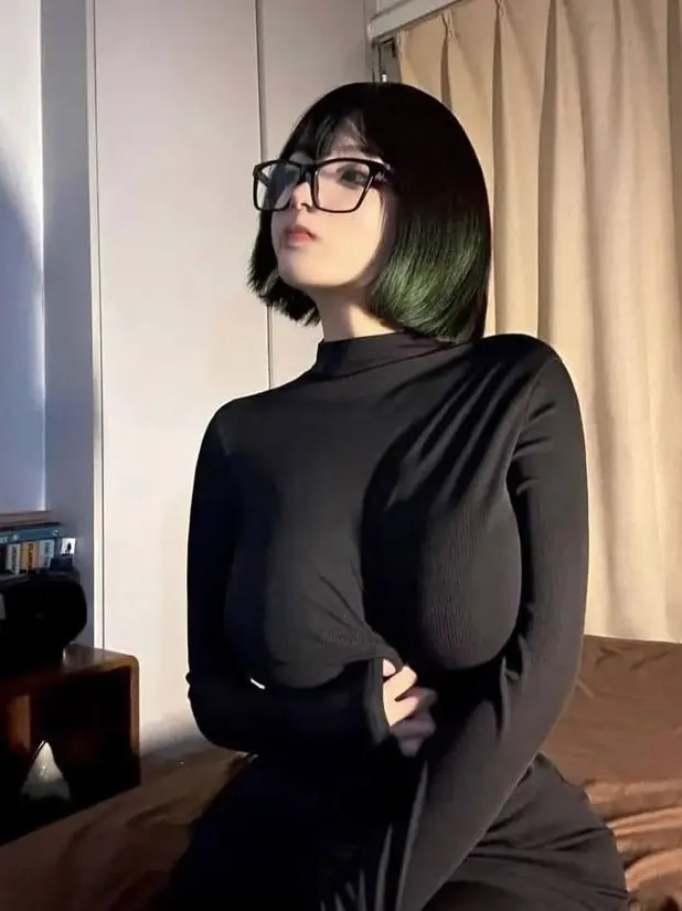 ThiccFemboy_thebest의 He tryna flirt with yo girl? Nahhhhh.