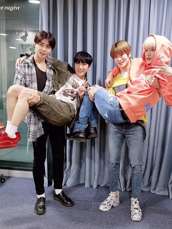 kissedbyneo의 ‎ꫂ᭪݁ 𝓗𝓸𝓵𝓭 𝓞𝓷 𝓣𝓲𝓵𝓵 𝓜𝓪𝔂