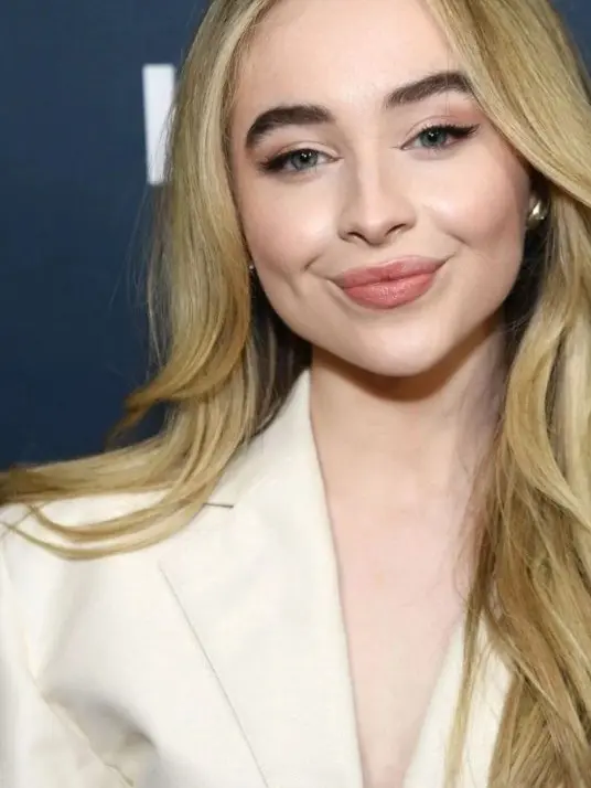 LovelyLilacs의 Tiffany Blaine