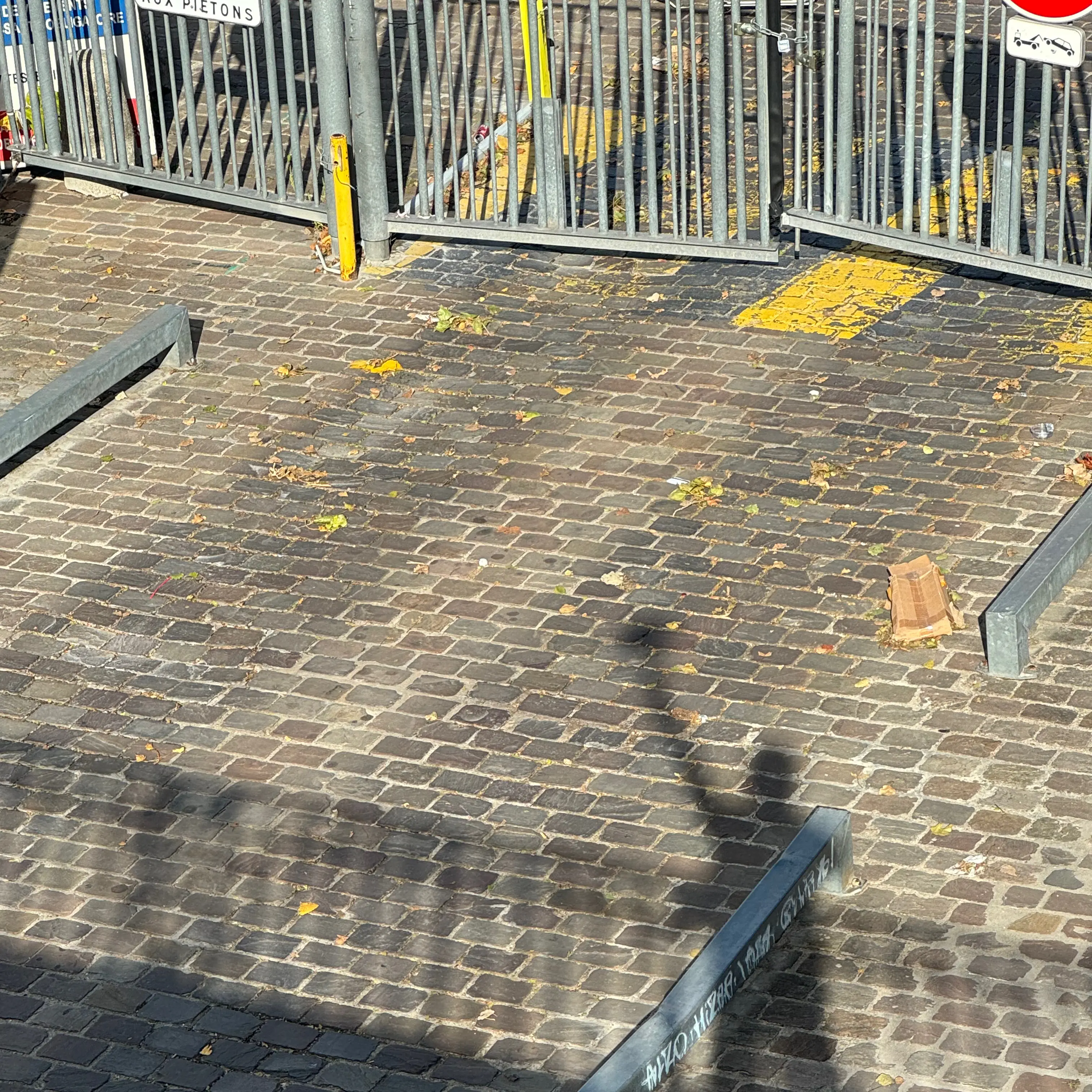 HeftyModel6113의 벼랑끝에 서있었던 너