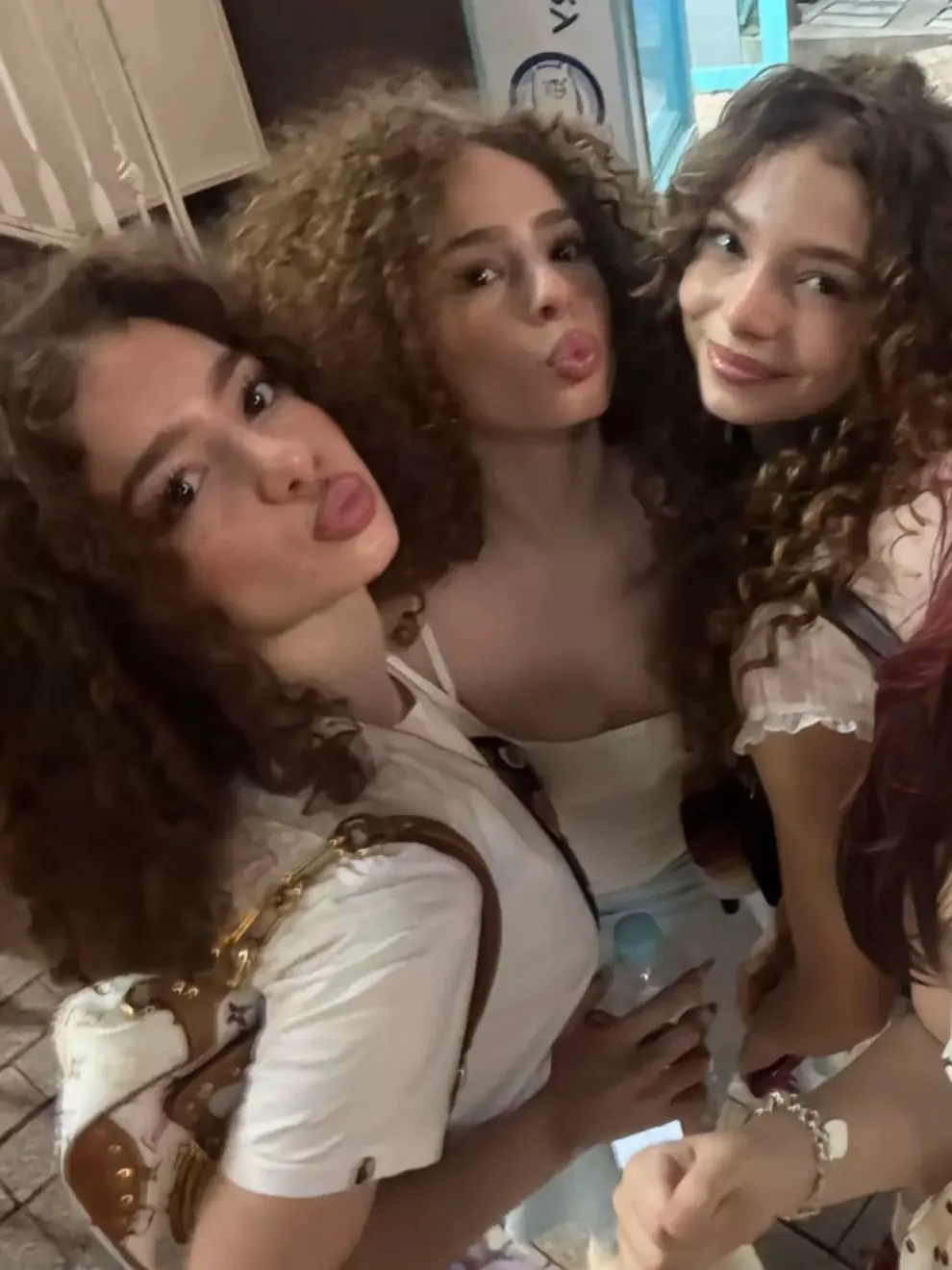 SwiftFlax3726의 Kalogeras sisters <3