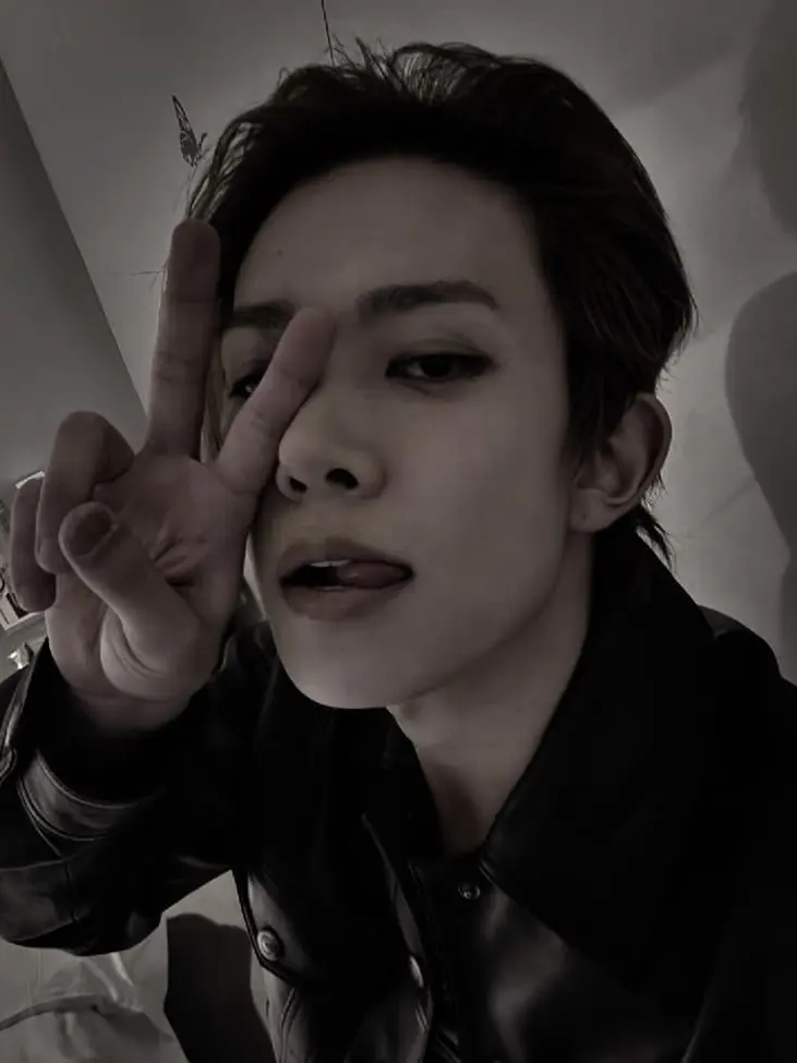 FinalFly1015의 Your boxer roommate
