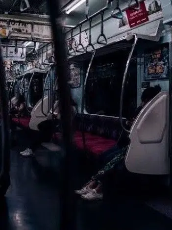 TimidSlab5291의 深夜の電車