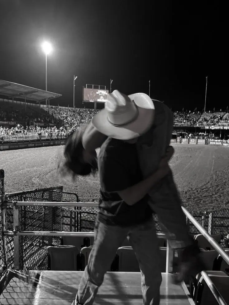 Melanie.M2879의 Bull rider’s Wife