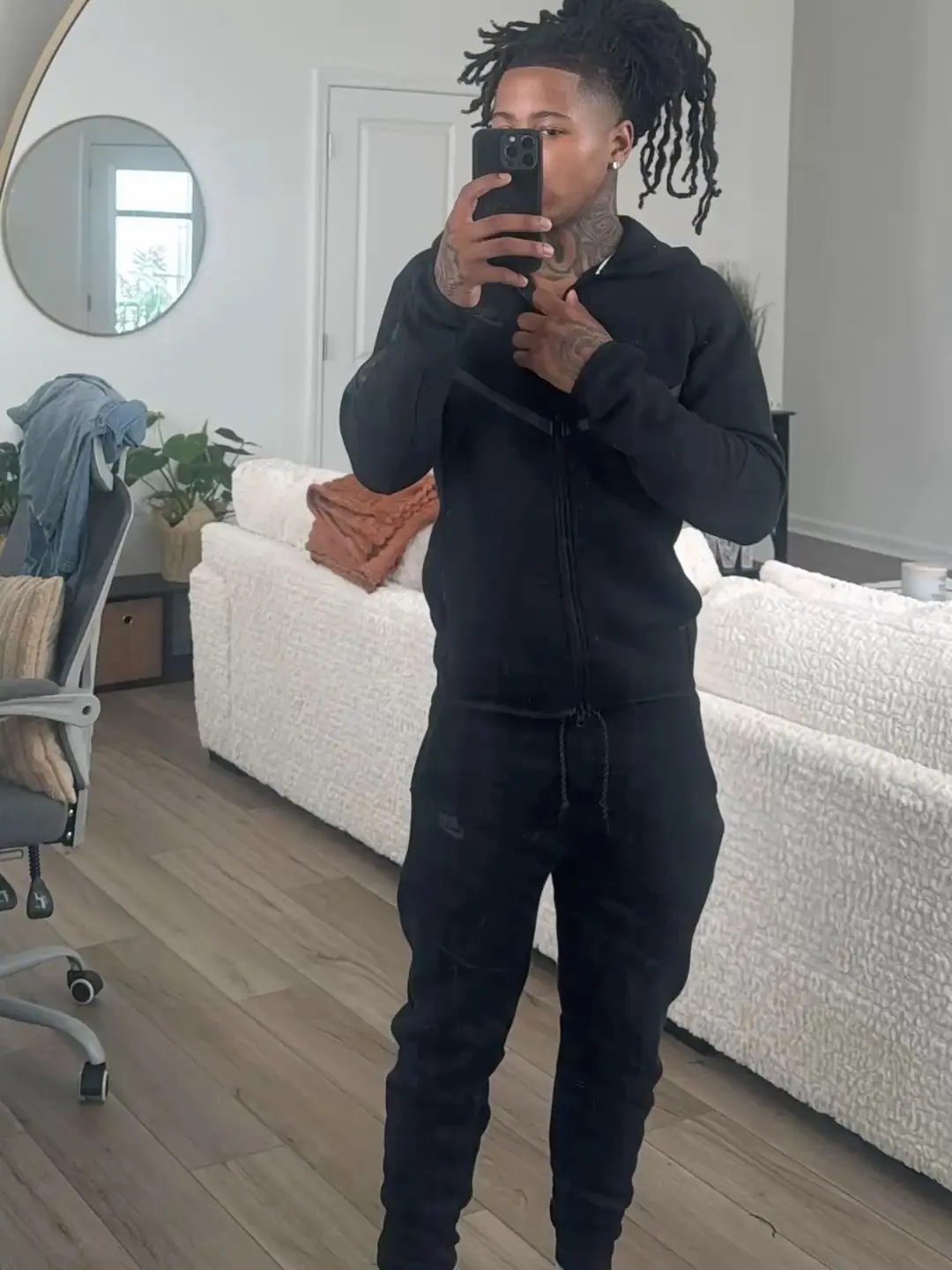 f.a.v.b.의 he’s out.