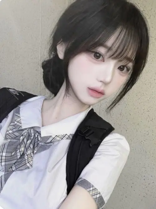 Sksksksksksksksksk의 나보다 더 이쁜 전학생이 전학왔다.