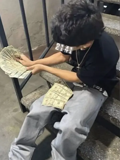 UselessGamer의 Ur gangster boyfriend