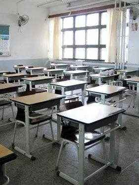 RUMEBAEBE의 초등학교 6학년 3반 교실