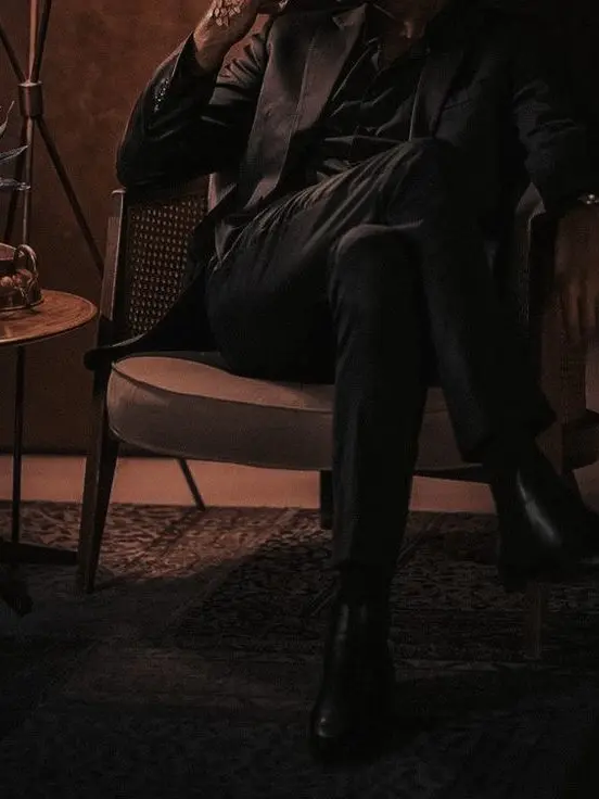 Belle03의 Christopher Thornton