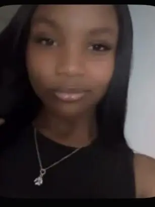 Jahzirmakes의 Roshea