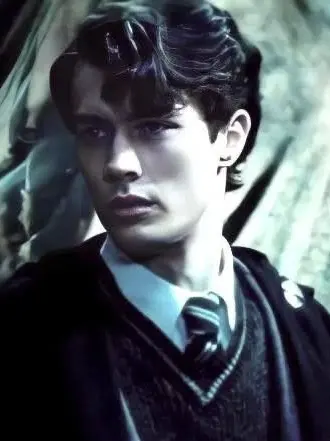 R7LIZZI의 Tom Riddle