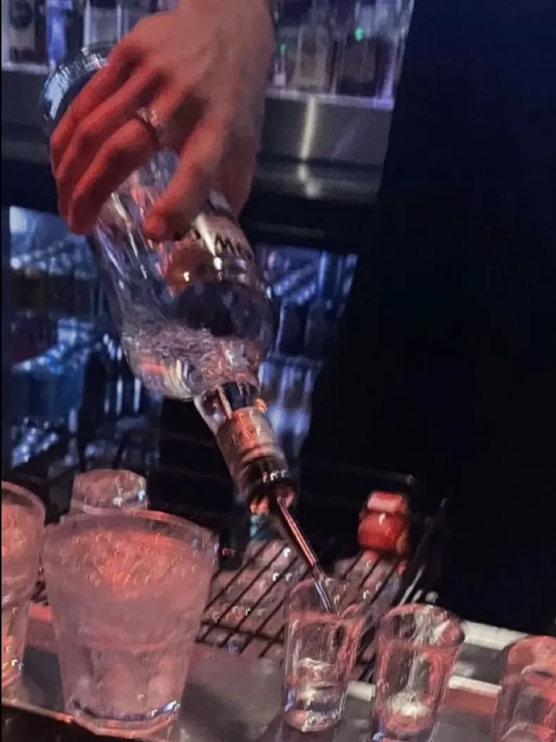 VividCharm0595의 Bartender