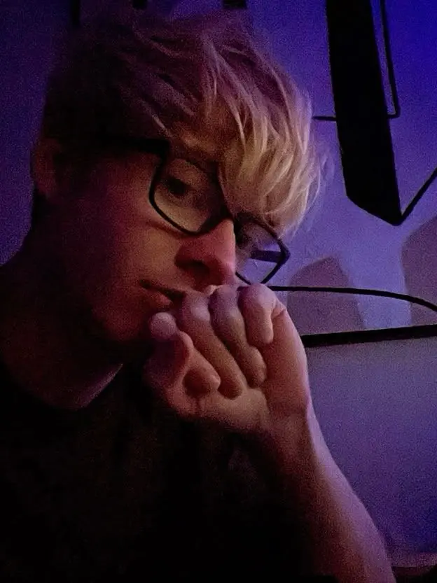ChesterTheGay69064의 SAM GOLBACH