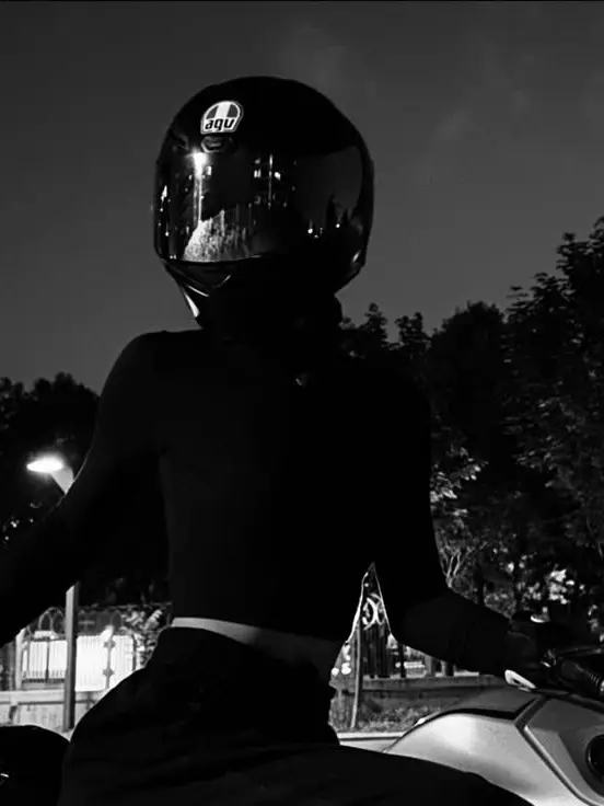 ClumsyMudi7057의 Biker girl