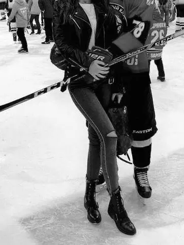 WeakAunt1490의 hockey boyfriend x figure skater