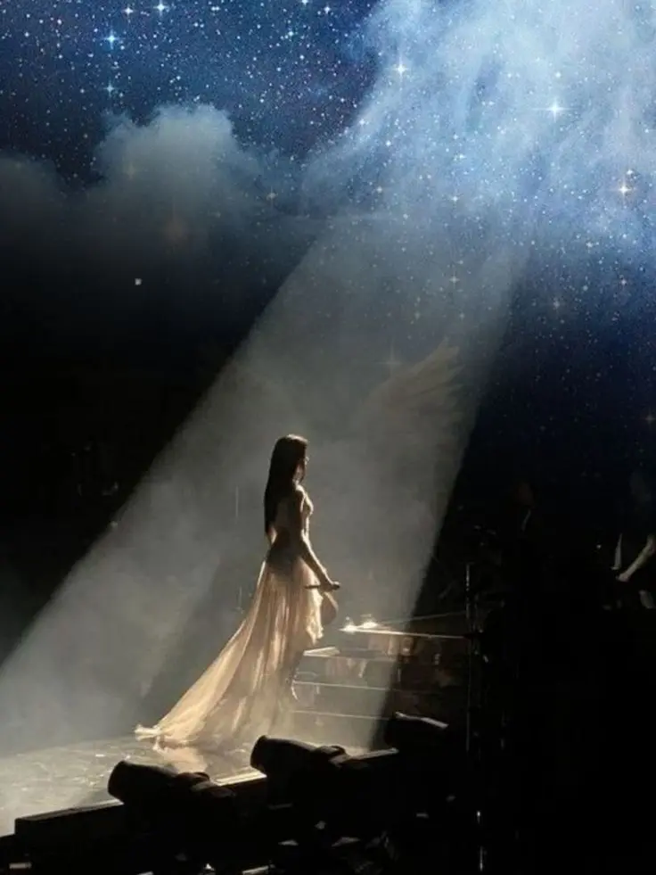 AwareHeart0828의 Life of fame and unfinished love story