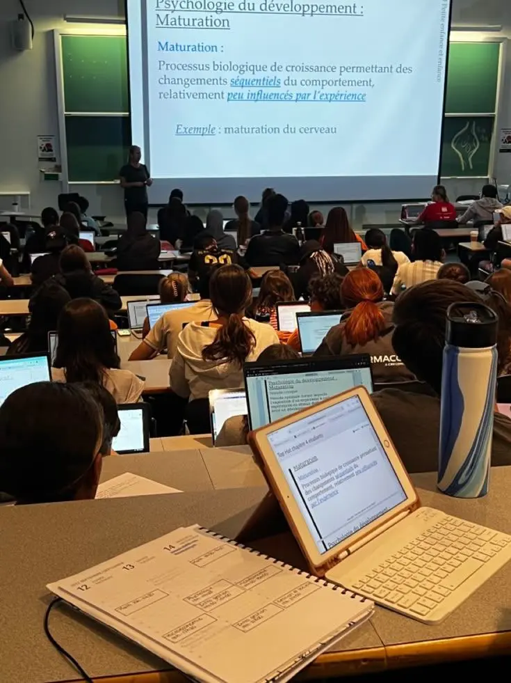 Khloeoey의 Rowan Fortner